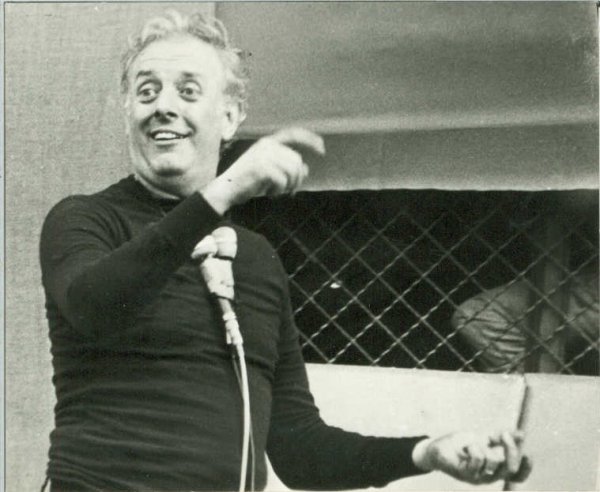 Dario Fo - foto di scena da "Mistero buffo"